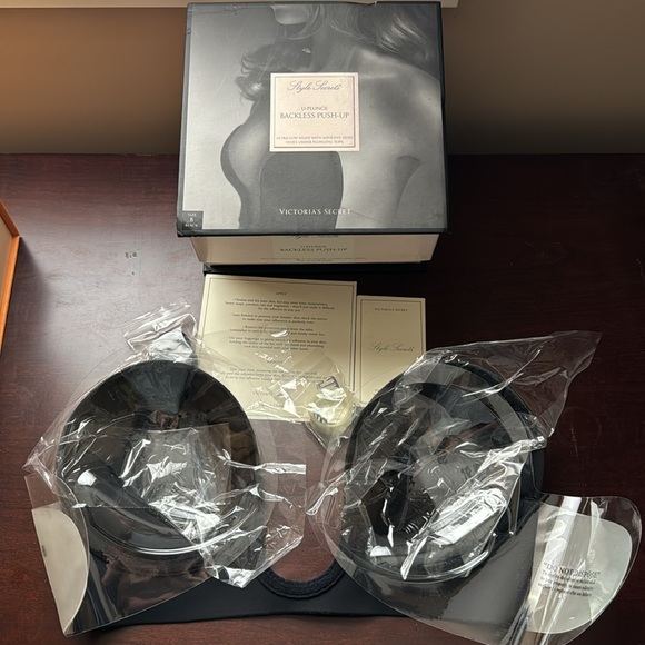 VS U Plunge Backless Push Up Adhesive Bra - Picture 5 of 5